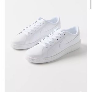 Womens Nike Court Royals 2 size 8